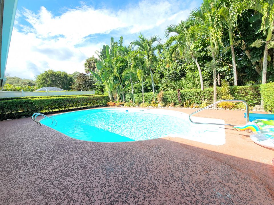 For Rent: $3,000 (3 beds, 2 baths, 1438 Square Feet)