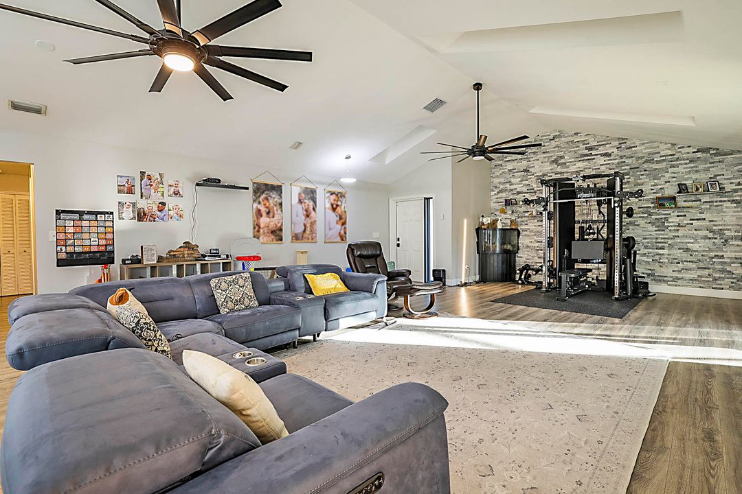 For Sale: $639,900 (3 beds, 2 baths, 1718 Square Feet)