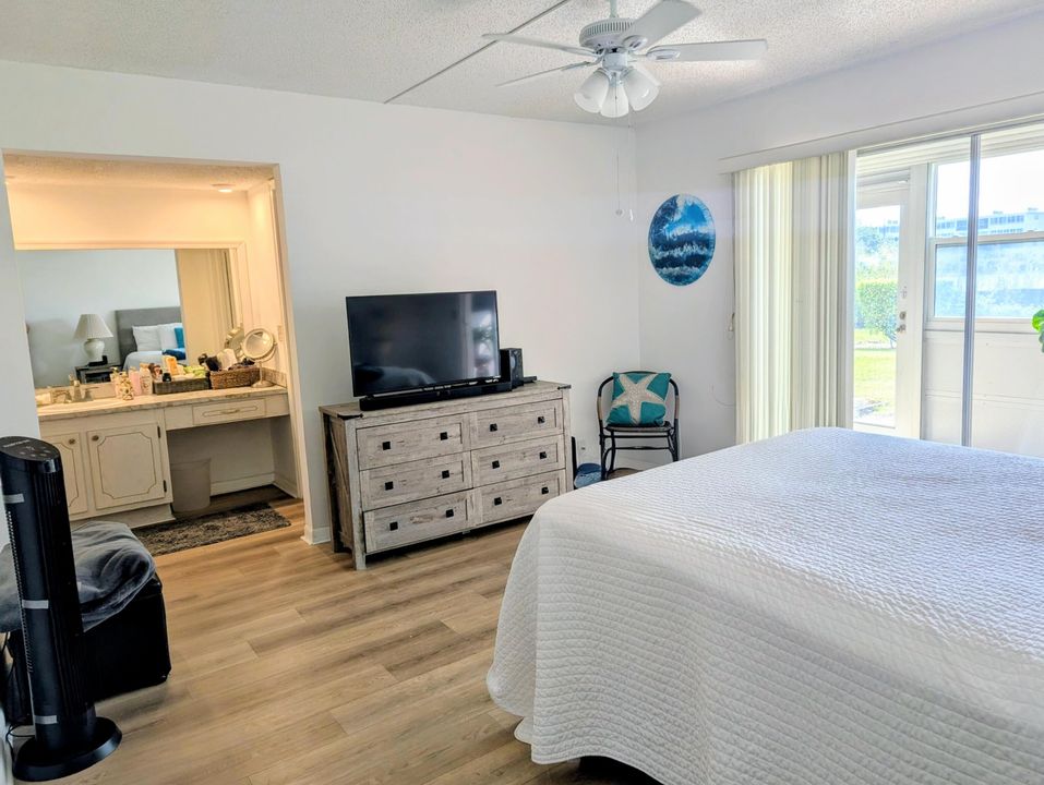 На продажу: $124,900 (1 спален, 1 ванн, 842 Квадратных фут)