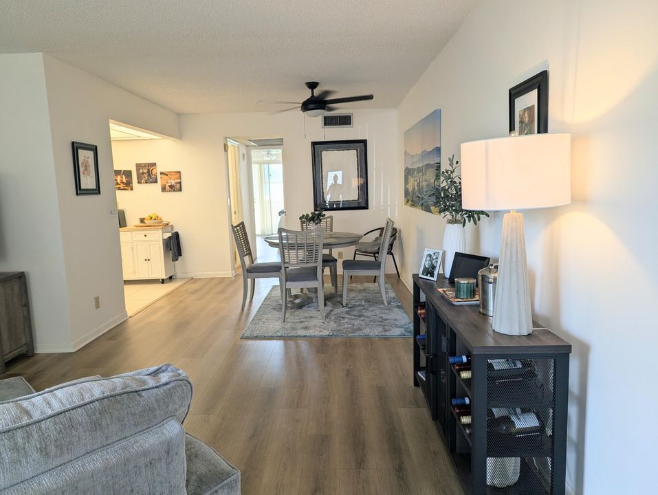 На продажу: $124,900 (1 спален, 1 ванн, 842 Квадратных фут)