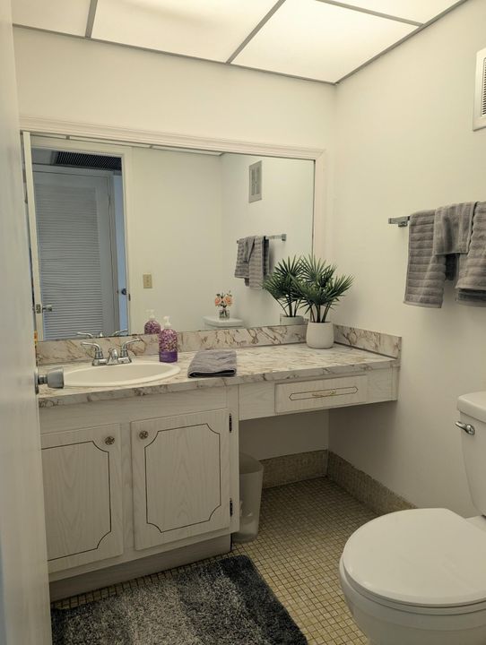 На продажу: $124,900 (1 спален, 1 ванн, 842 Квадратных фут)