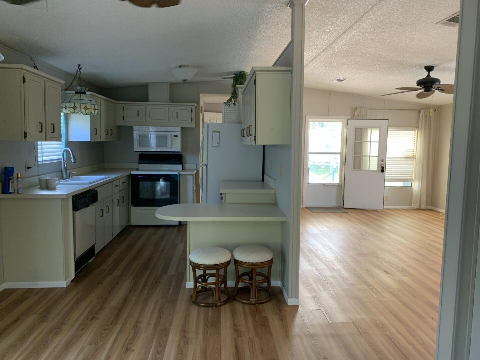 待售: $30,000 (2 贝兹, 2 浴室, 1300 平方英尺)