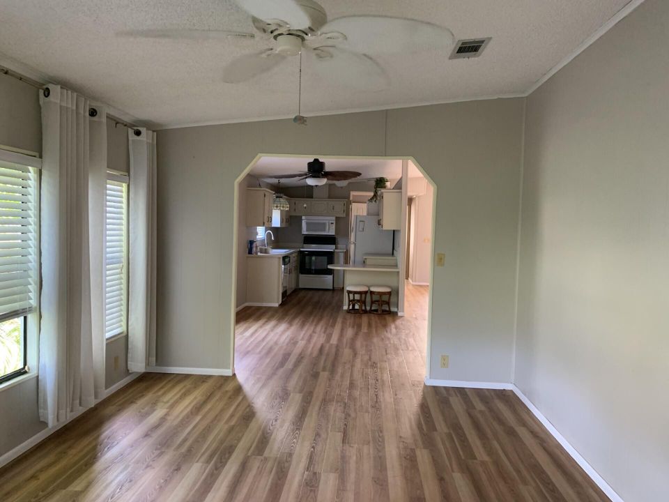 待售: $30,000 (2 贝兹, 2 浴室, 1300 平方英尺)