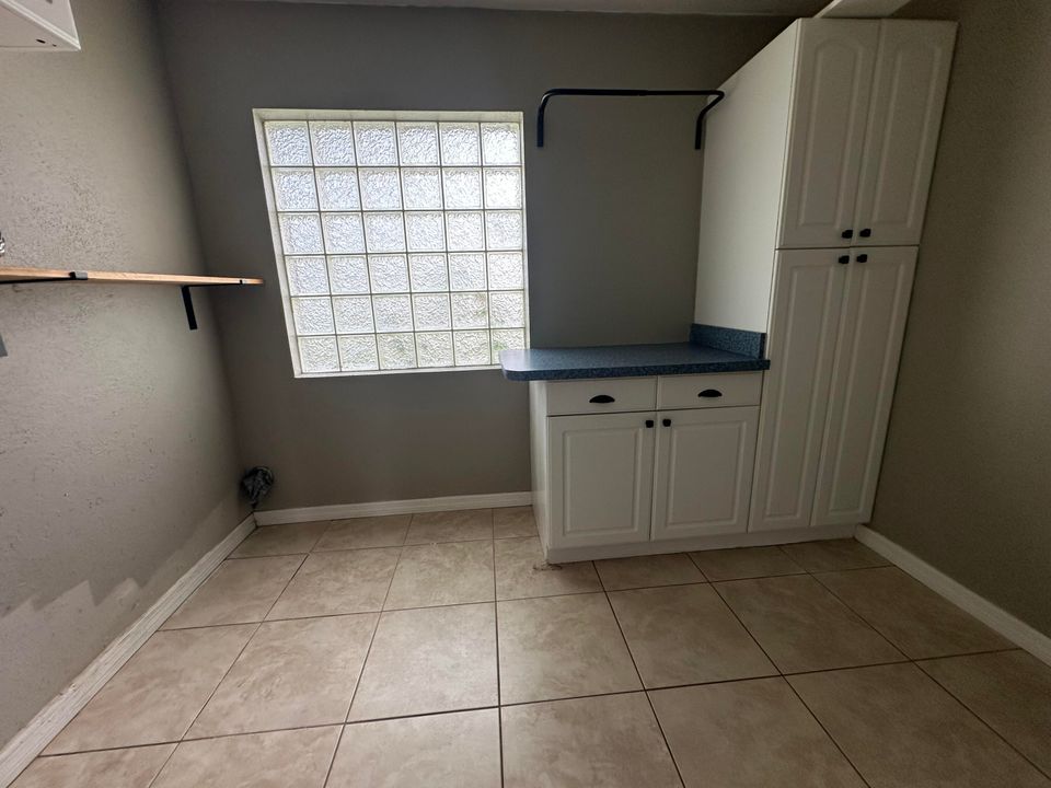 For Rent: $2,350 (3 beds, 2 baths, 1804 Square Feet)