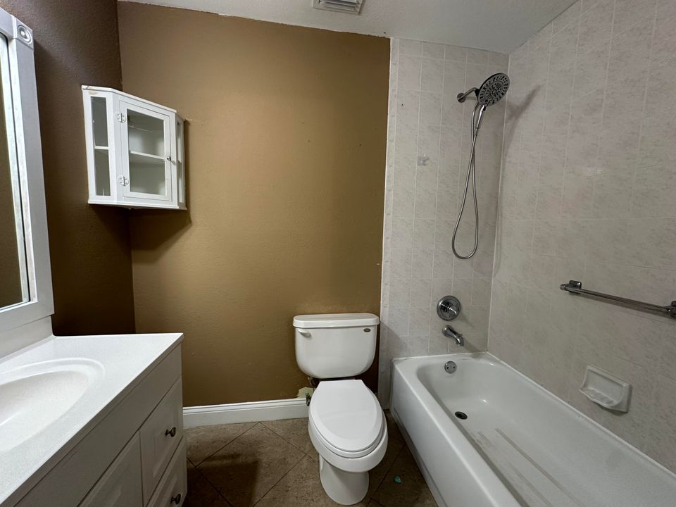 For Rent: $2,350 (3 beds, 2 baths, 1804 Square Feet)