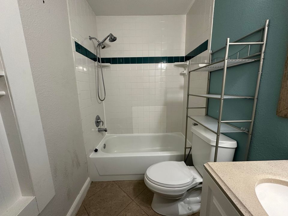 For Rent: $2,350 (3 beds, 2 baths, 1804 Square Feet)