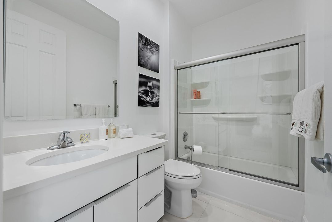 出租: $20,000 (4 贝兹, 4 浴室, 3254 平方英尺)