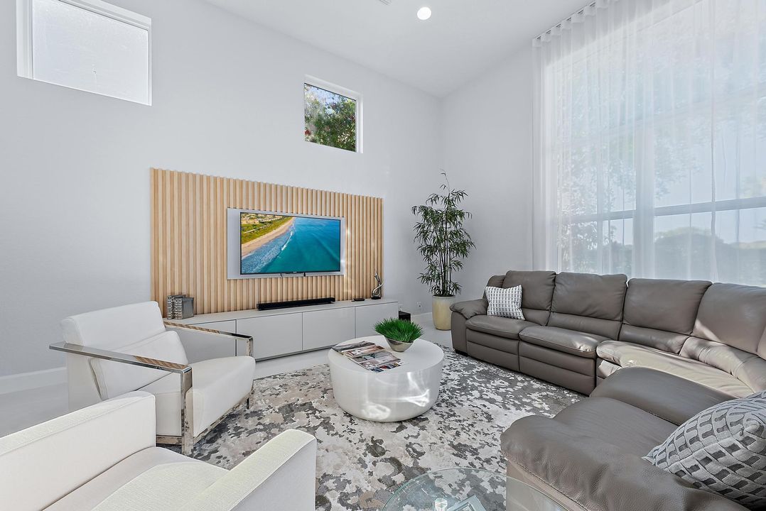 出租: $20,000 (4 贝兹, 4 浴室, 3254 平方英尺)