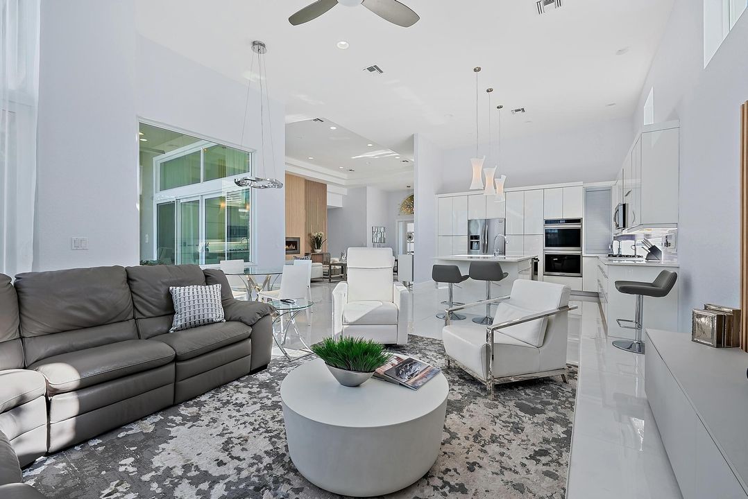 出租: $20,000 (4 贝兹, 4 浴室, 3254 平方英尺)