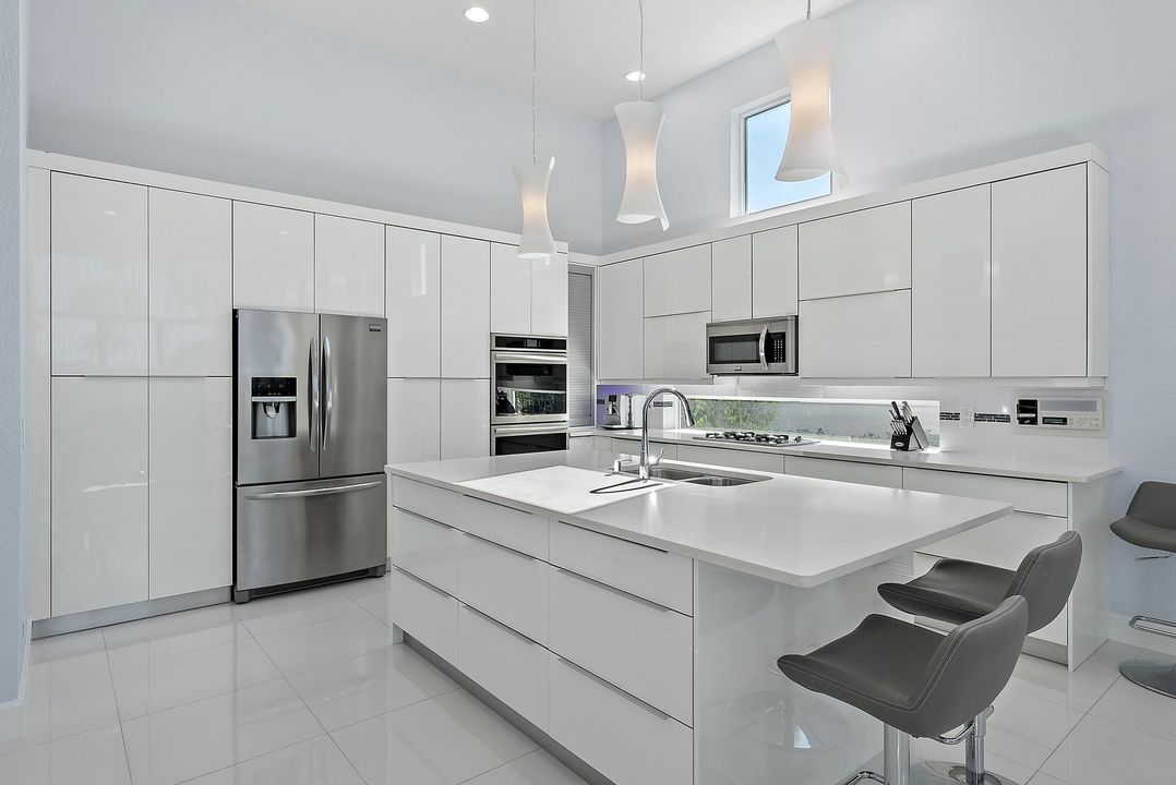 出租: $20,000 (4 贝兹, 4 浴室, 3254 平方英尺)