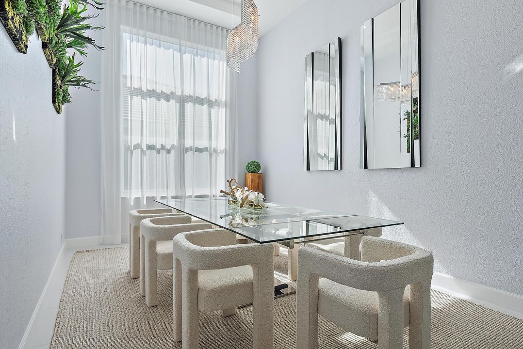 出租: $20,000 (4 贝兹, 4 浴室, 3254 平方英尺)