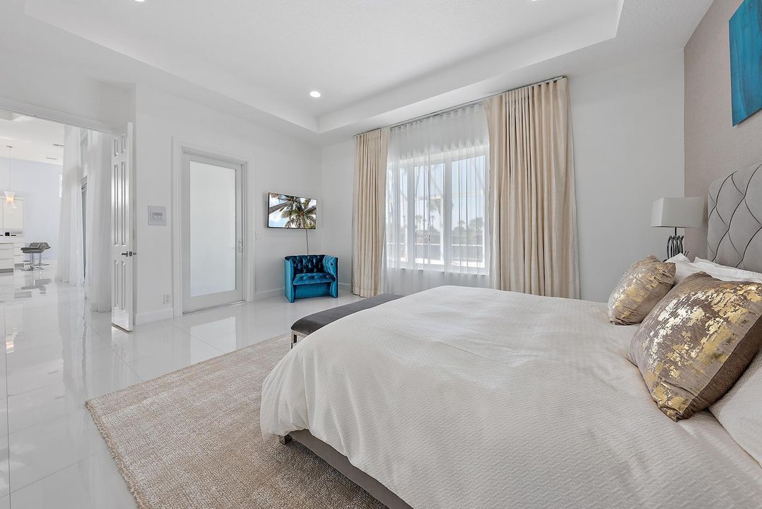 出租: $20,000 (4 贝兹, 4 浴室, 3254 平方英尺)