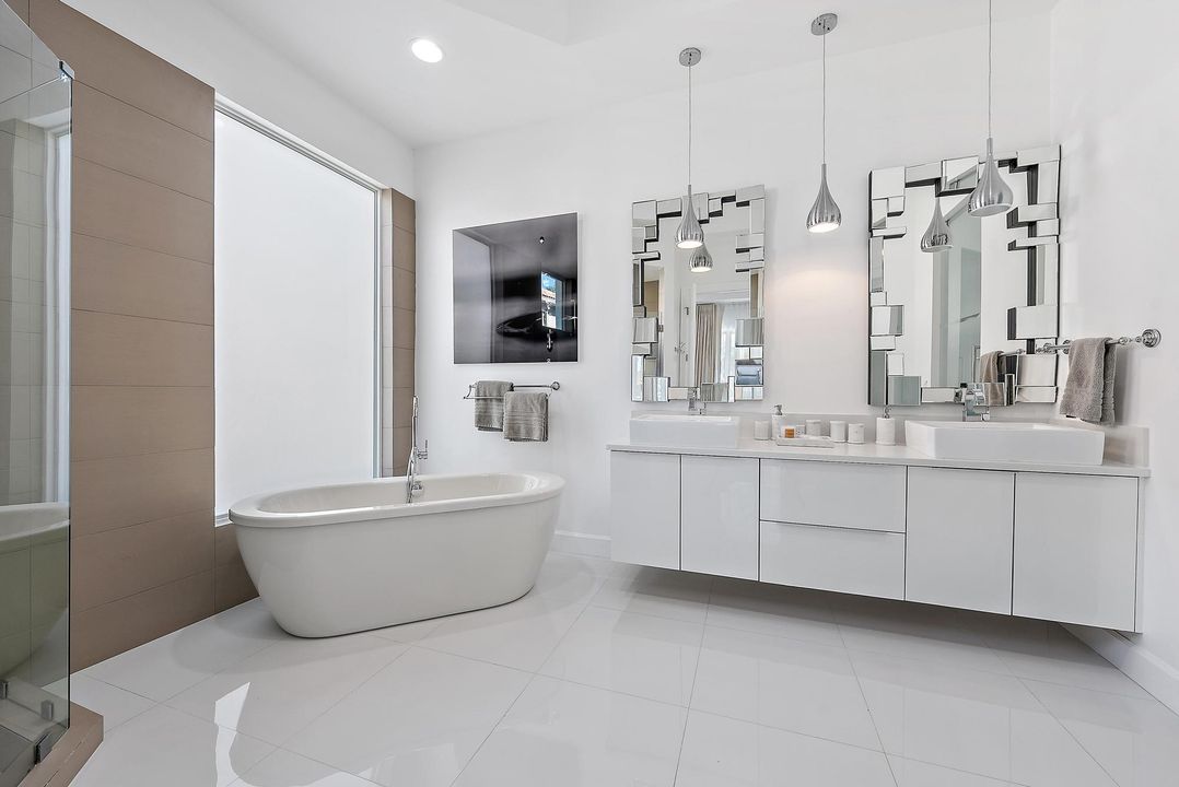 出租: $20,000 (4 贝兹, 4 浴室, 3254 平方英尺)