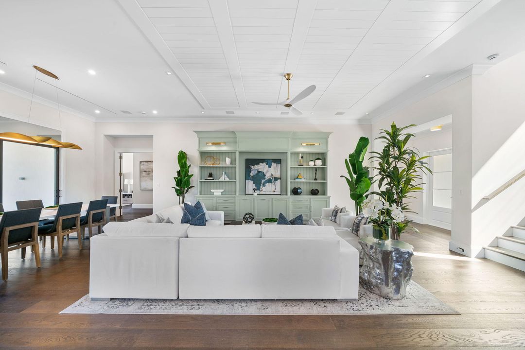 For Rent: $30,000 (5 beds, 4 baths, 4685 Square Feet)