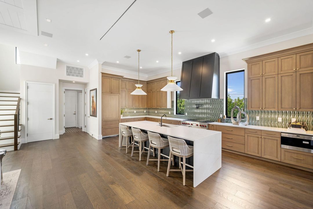 For Rent: $30,000 (5 beds, 4 baths, 4685 Square Feet)