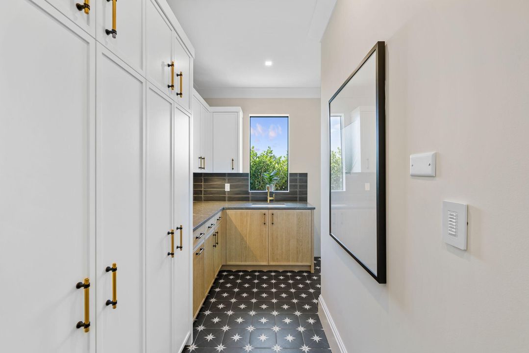 For Rent: $30,000 (5 beds, 4 baths, 4685 Square Feet)