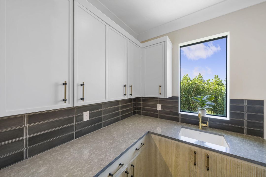 For Rent: $30,000 (5 beds, 4 baths, 4685 Square Feet)