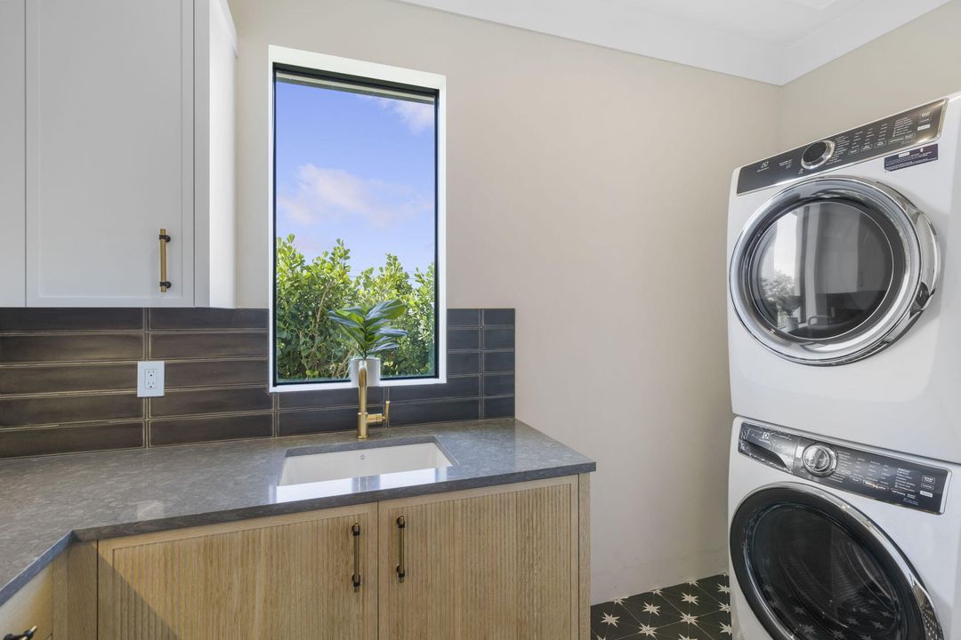 For Rent: $30,000 (5 beds, 4 baths, 4685 Square Feet)