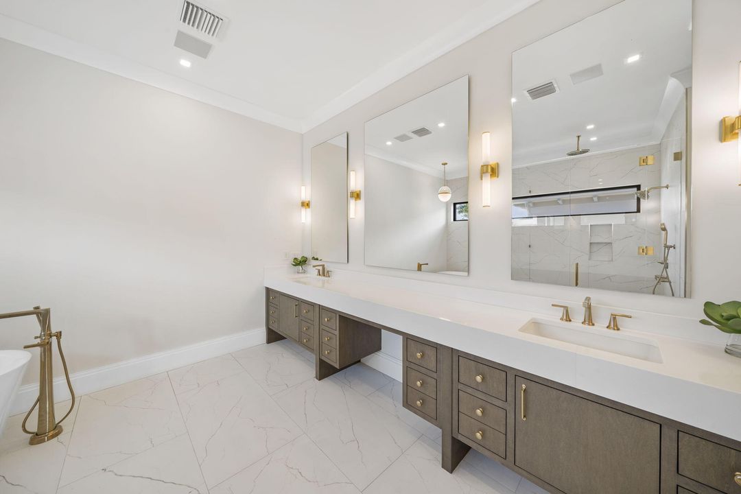 For Rent: $30,000 (5 beds, 4 baths, 4685 Square Feet)