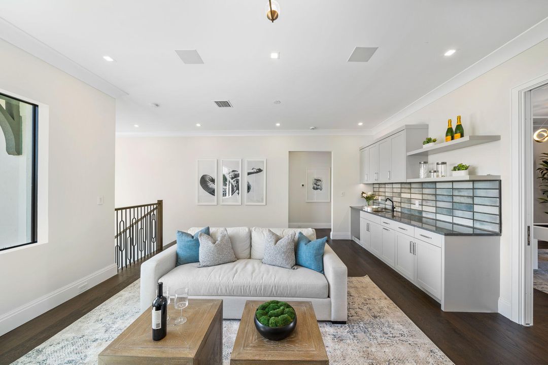 For Rent: $30,000 (5 beds, 4 baths, 4685 Square Feet)