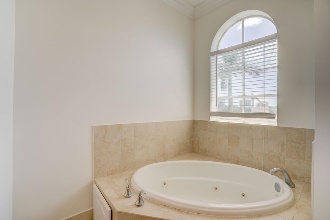 En Renta: $3,250 (3 camas, 3 baños, 1743 Pies cuadrados)