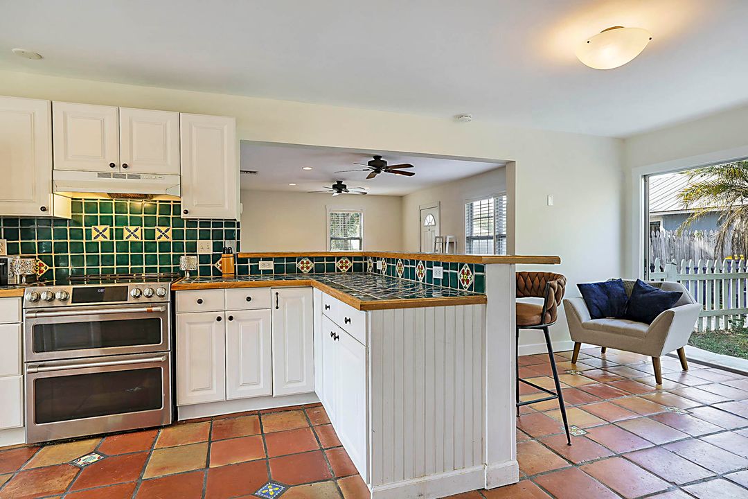 待售: $460,000 (3 贝兹, 1 浴室, 1332 平方英尺)