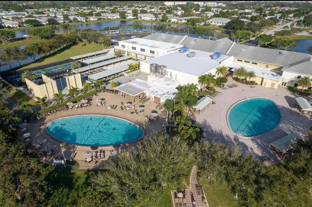 For Rent: $1,350 (1 beds, 1 baths, 646 Square Feet)