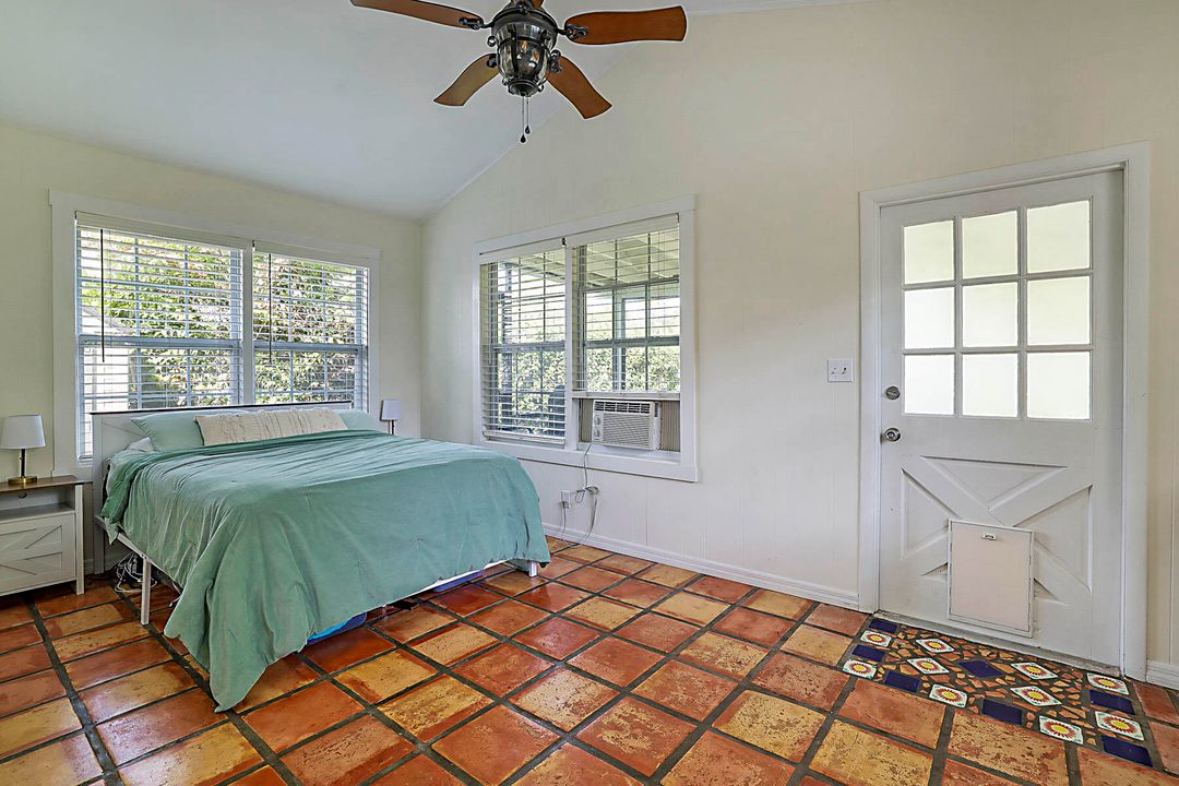 待售: $460,000 (3 贝兹, 1 浴室, 1332 平方英尺)