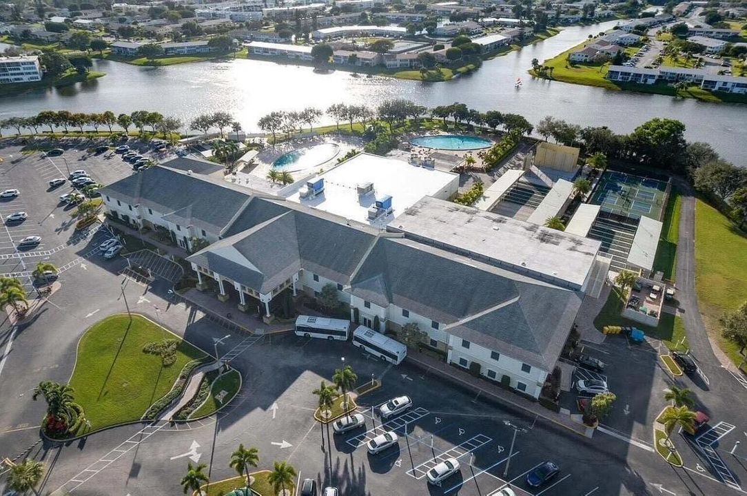 For Rent: $1,350 (1 beds, 1 baths, 646 Square Feet)