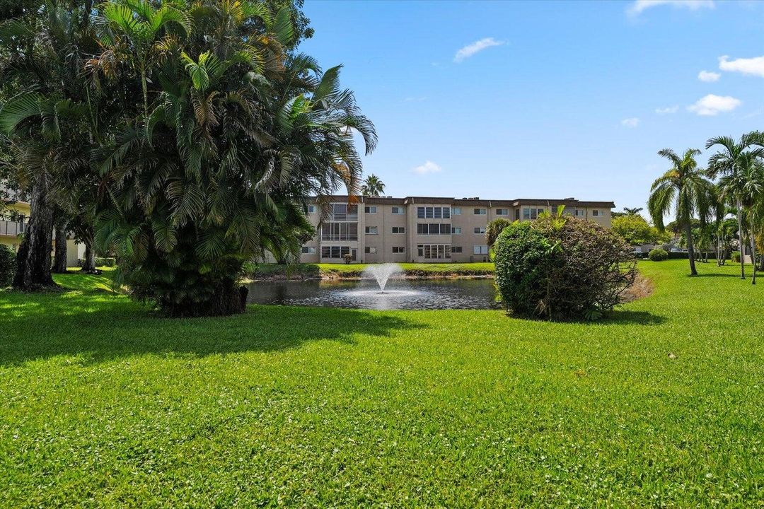 For Sale: $175,000 (2 beds, 2 baths, 994 Square Feet)