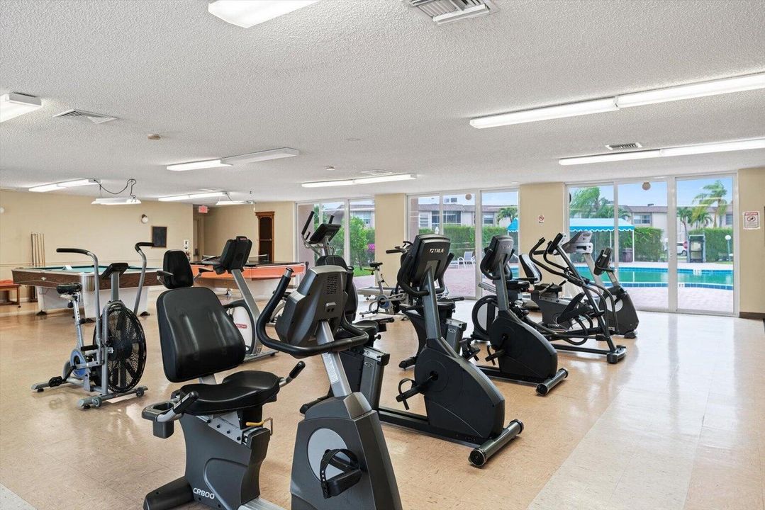 For Sale: $175,000 (2 beds, 2 baths, 994 Square Feet)