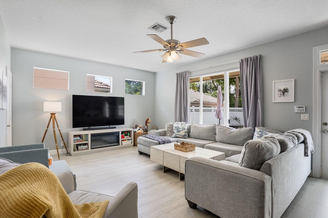 En Venta: $515,000 (3 camas, 2 baños, 1706 Pies cuadrados)