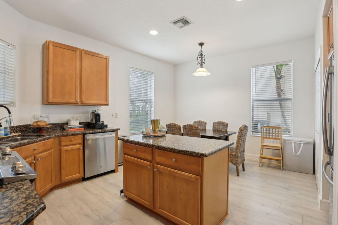 En Venta: $515,000 (3 camas, 2 baños, 1706 Pies cuadrados)