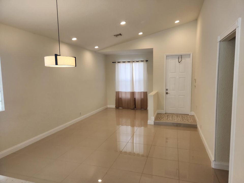 En Renta: $3,300 (3 camas, 2 baños, 1829 Pies cuadrados)