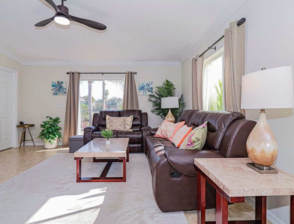 В аренду: $2,400 (2 спален, 2 ванн, 1342 Квадратных фут)