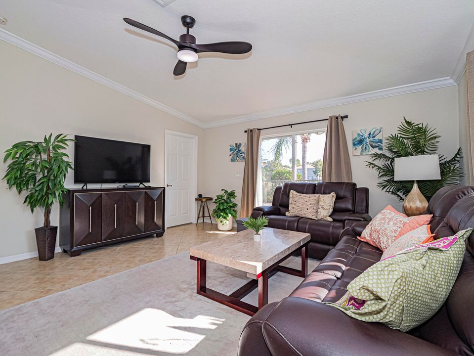 В аренду: $2,400 (2 спален, 2 ванн, 1342 Квадратных фут)