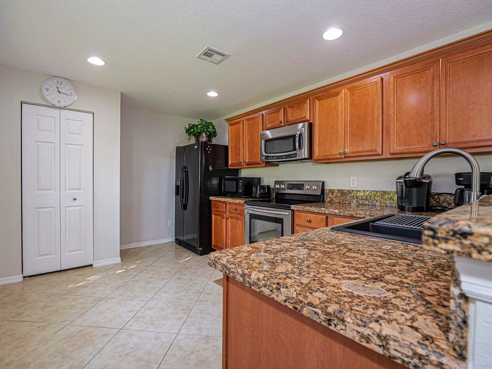 В аренду: $2,400 (2 спален, 2 ванн, 1342 Квадратных фут)