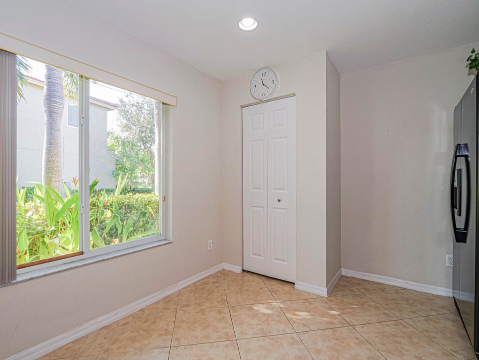 В аренду: $2,400 (2 спален, 2 ванн, 1342 Квадратных фут)