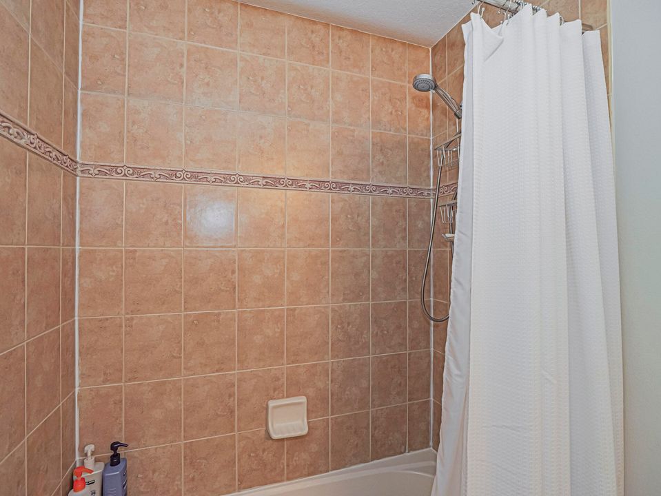 В аренду: $2,400 (2 спален, 2 ванн, 1342 Квадратных фут)