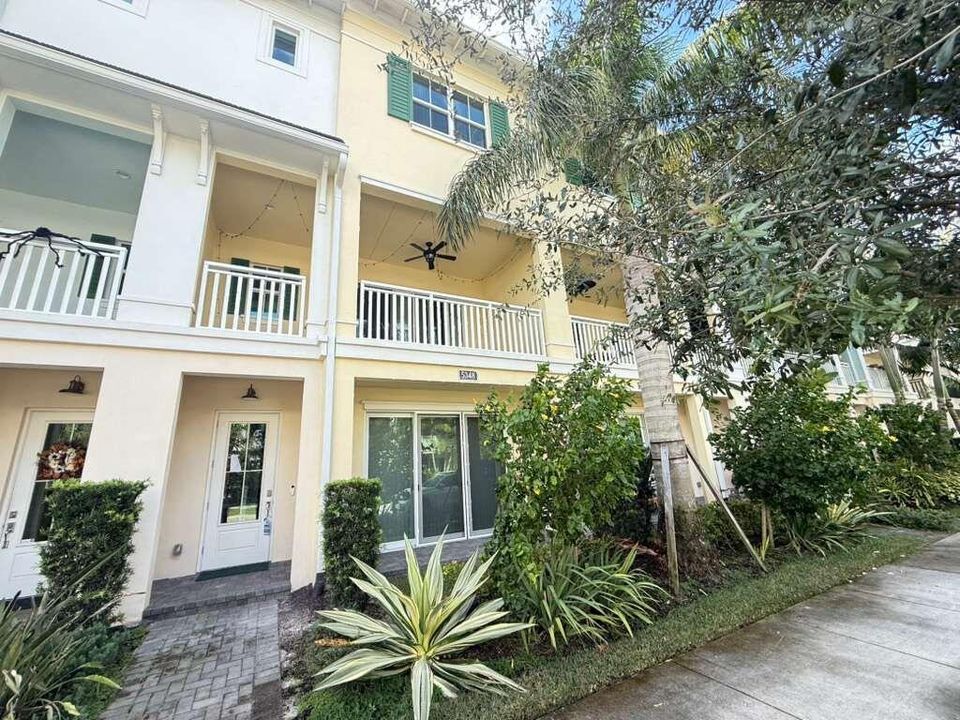 待售: $950,000 (3 贝兹, 3 浴室, 2252 平方英尺)