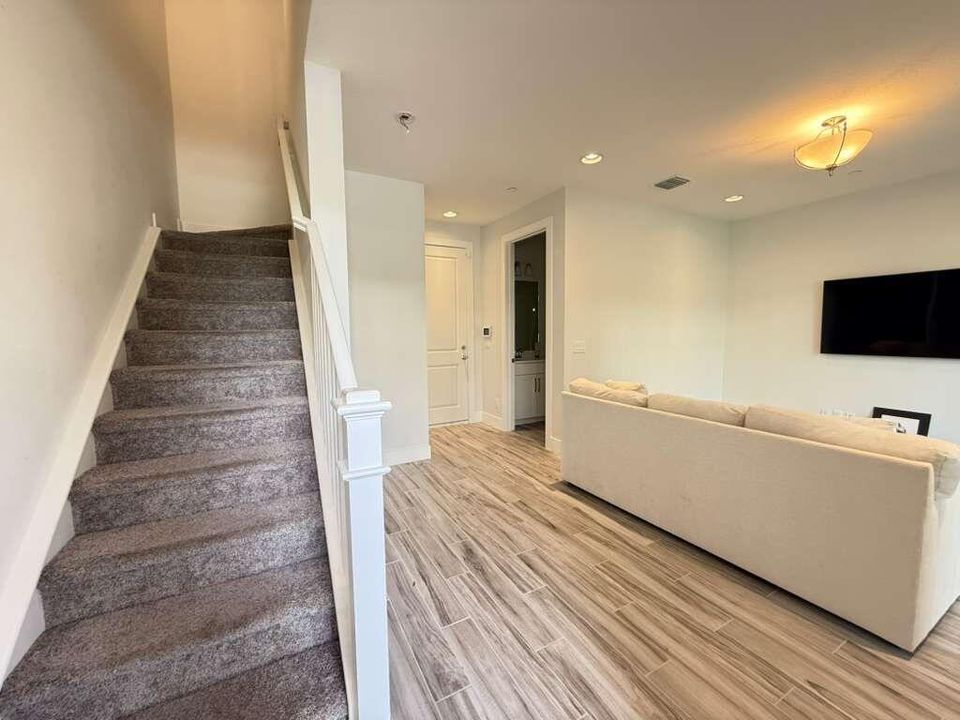 待售: $950,000 (3 贝兹, 3 浴室, 2252 平方英尺)