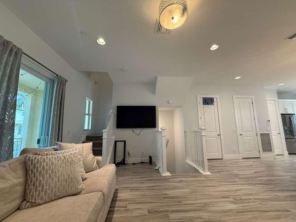 待售: $950,000 (3 贝兹, 3 浴室, 2252 平方英尺)