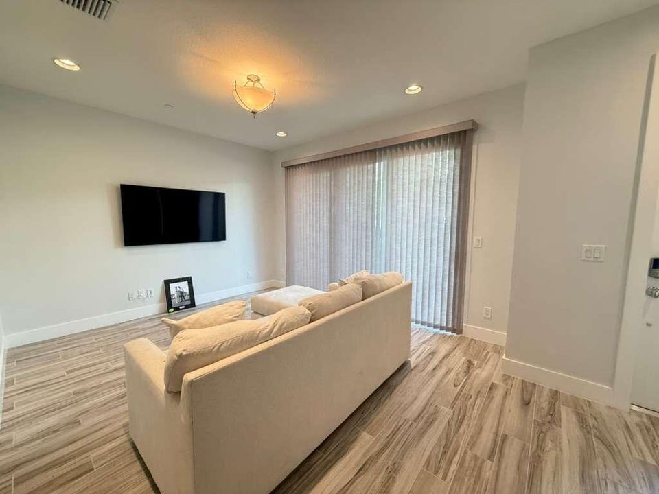 待售: $950,000 (3 贝兹, 3 浴室, 2252 平方英尺)