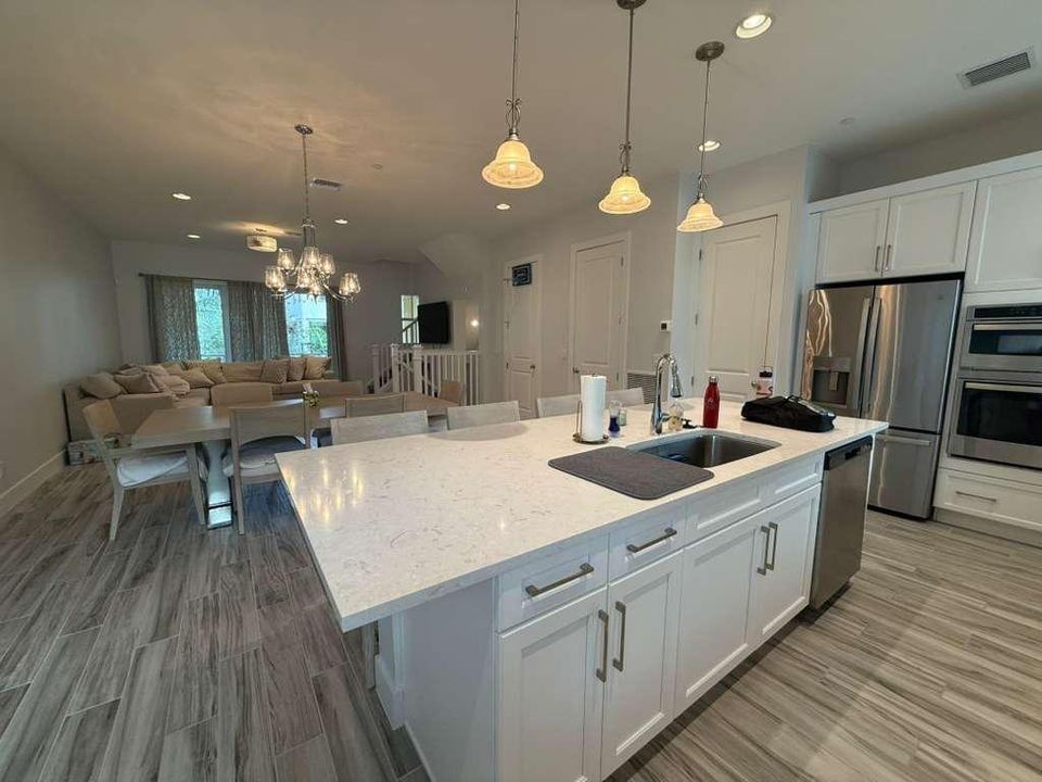 待售: $950,000 (3 贝兹, 3 浴室, 2252 平方英尺)