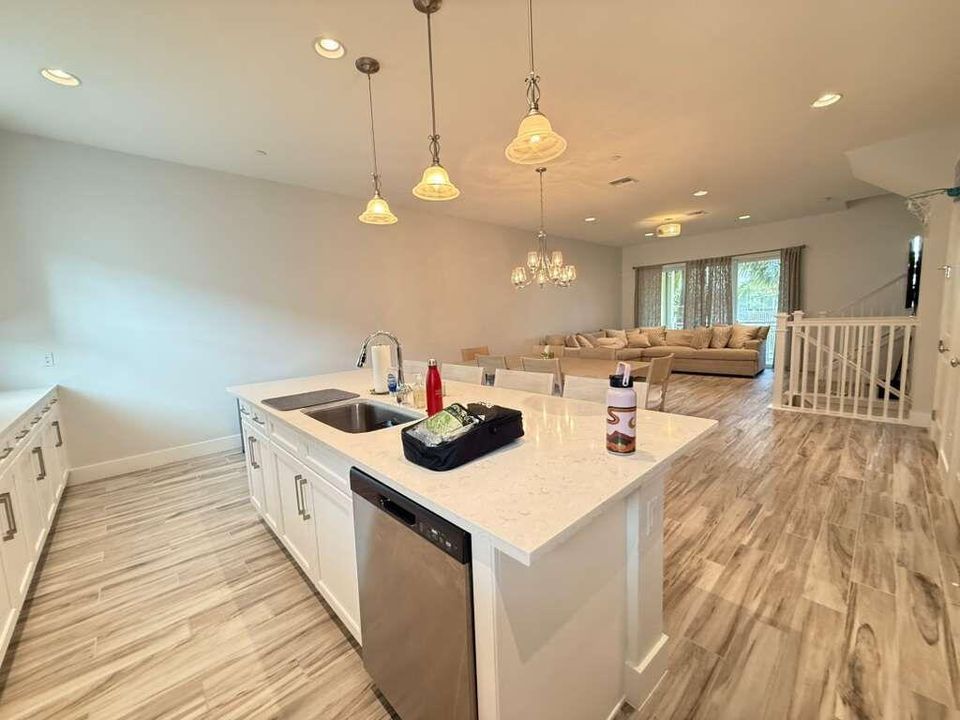 待售: $950,000 (3 贝兹, 3 浴室, 2252 平方英尺)