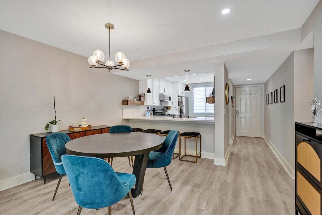 For Sale: $299,000 (2 beds, 2 baths, 1385 Square Feet)