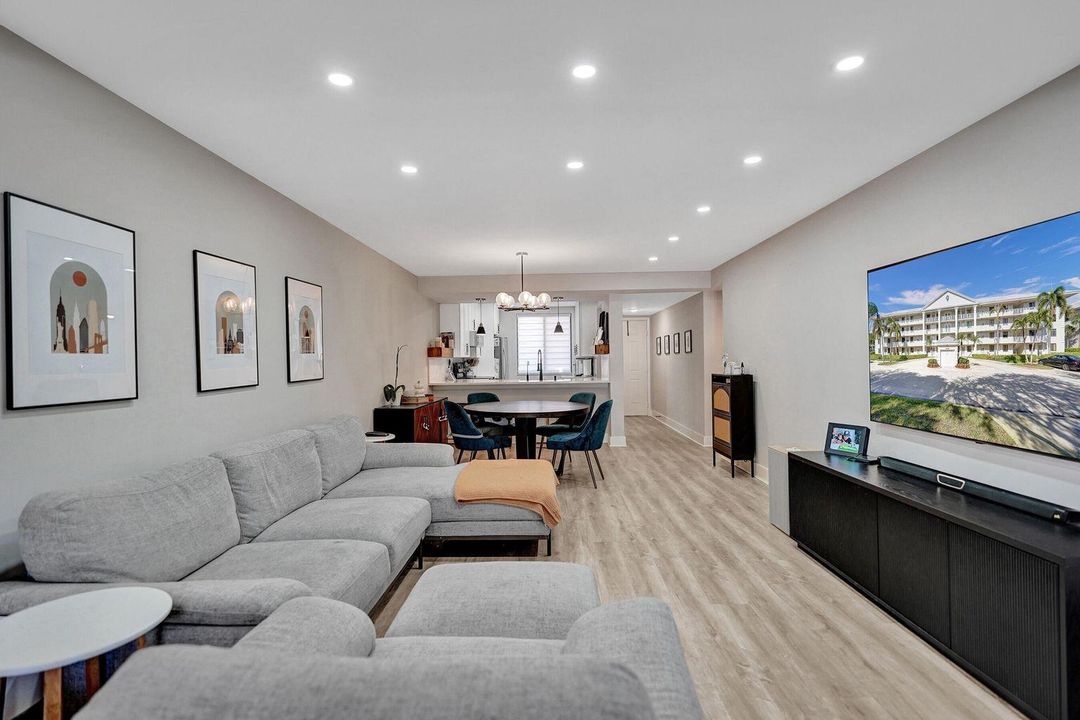 For Sale: $299,000 (2 beds, 2 baths, 1385 Square Feet)