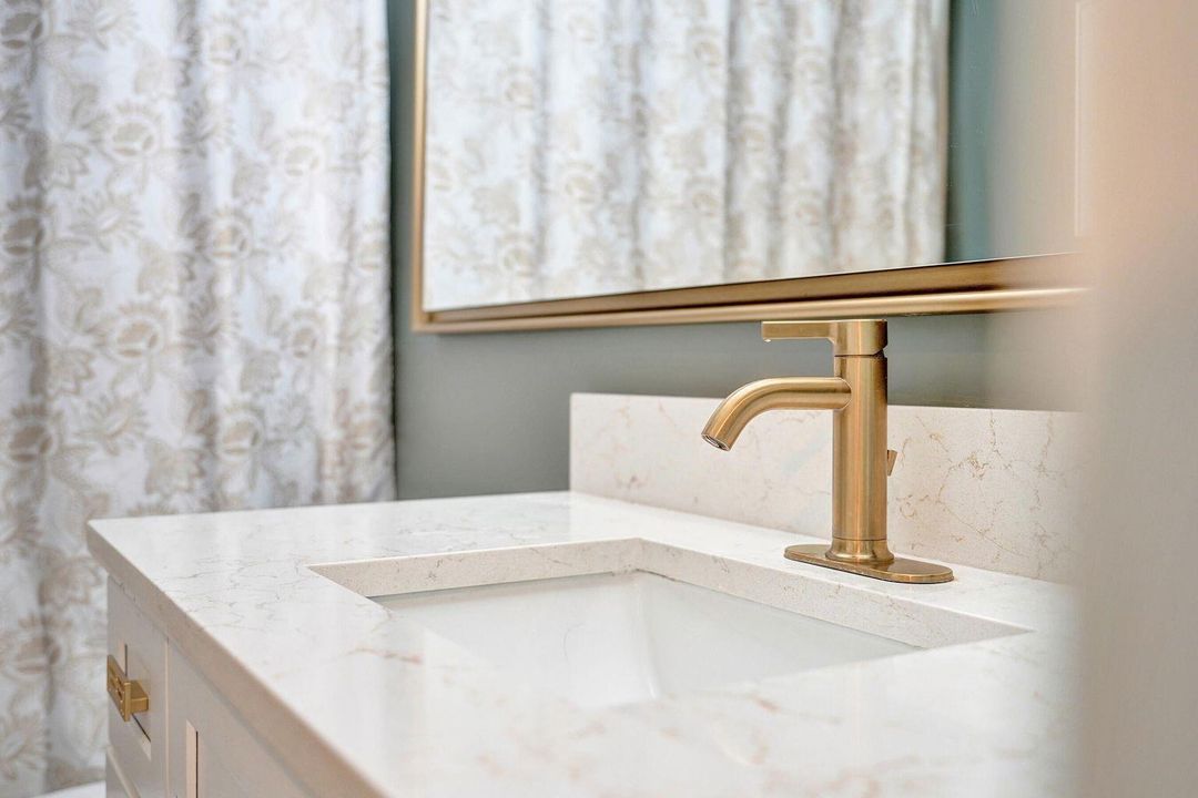 For Sale: $299,000 (2 beds, 2 baths, 1385 Square Feet)