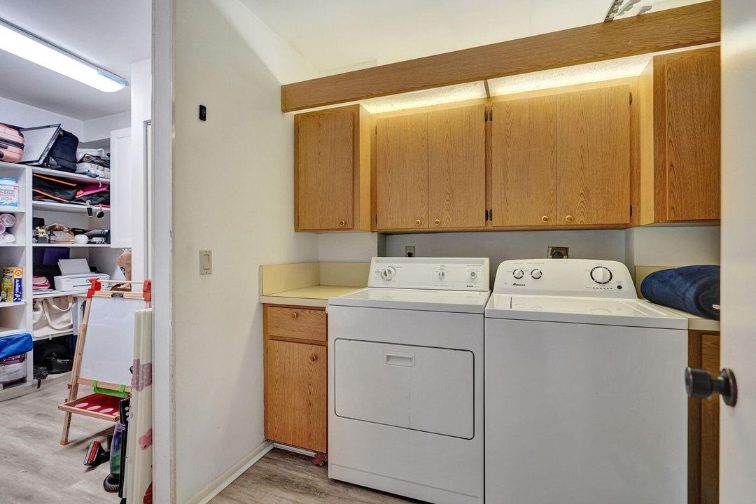 For Sale: $299,000 (2 beds, 2 baths, 1385 Square Feet)