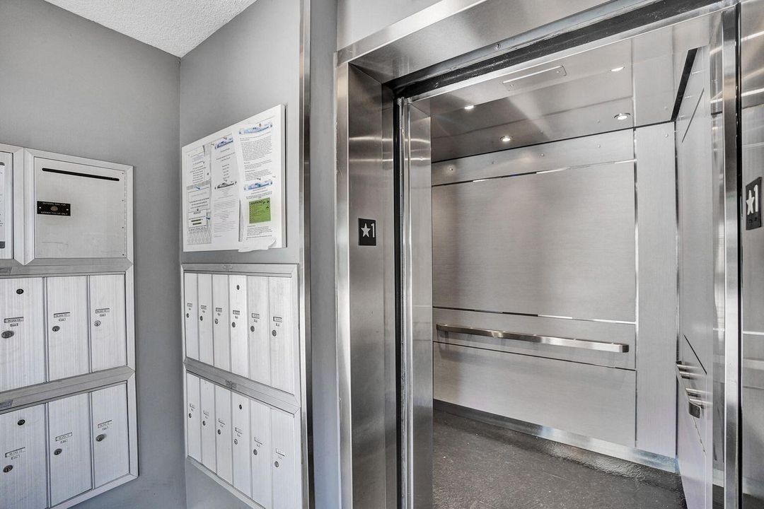 For Sale: $299,000 (2 beds, 2 baths, 1385 Square Feet)